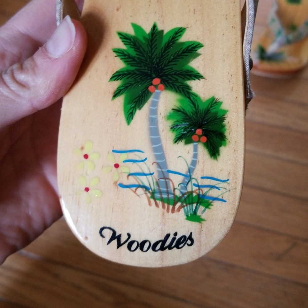 Like NEW Woodies flip flops. - Picture 4 of 4